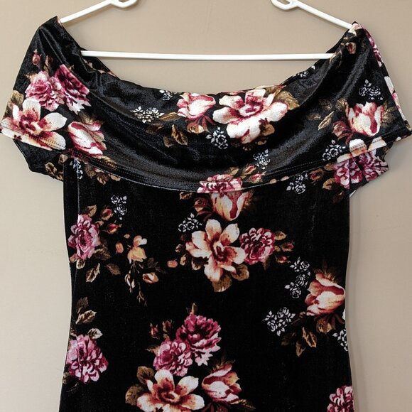 Vintage Seduction Off-the-Shoulder Floral Velvet Dress - Picture 5 of 11